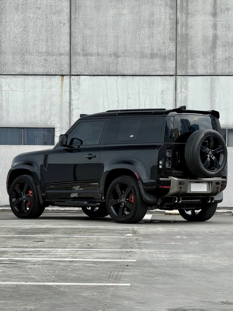 Land Rover Defender 90 X Auto (Category: Used Cars) located in Pasig City. Submitted by gtautoph (Listing ID 1393868050, Image 2). Description: ⬛️🟥🟨 FOR SALE 🟨🟥⬛️ 2022 Land Rover Defender 90 Defender X P400 HSE 3.0-liter 6-cylinder Turbocharged 8-speed Automatic 400hp 11k Kilometers ONLY Panoramic Roof Air Suspension Two-Tone Windsor Leather Interior Power Seats with Memory Coolbox Heads-Up Display Meridian Premium Audio System Oak Wood Inter