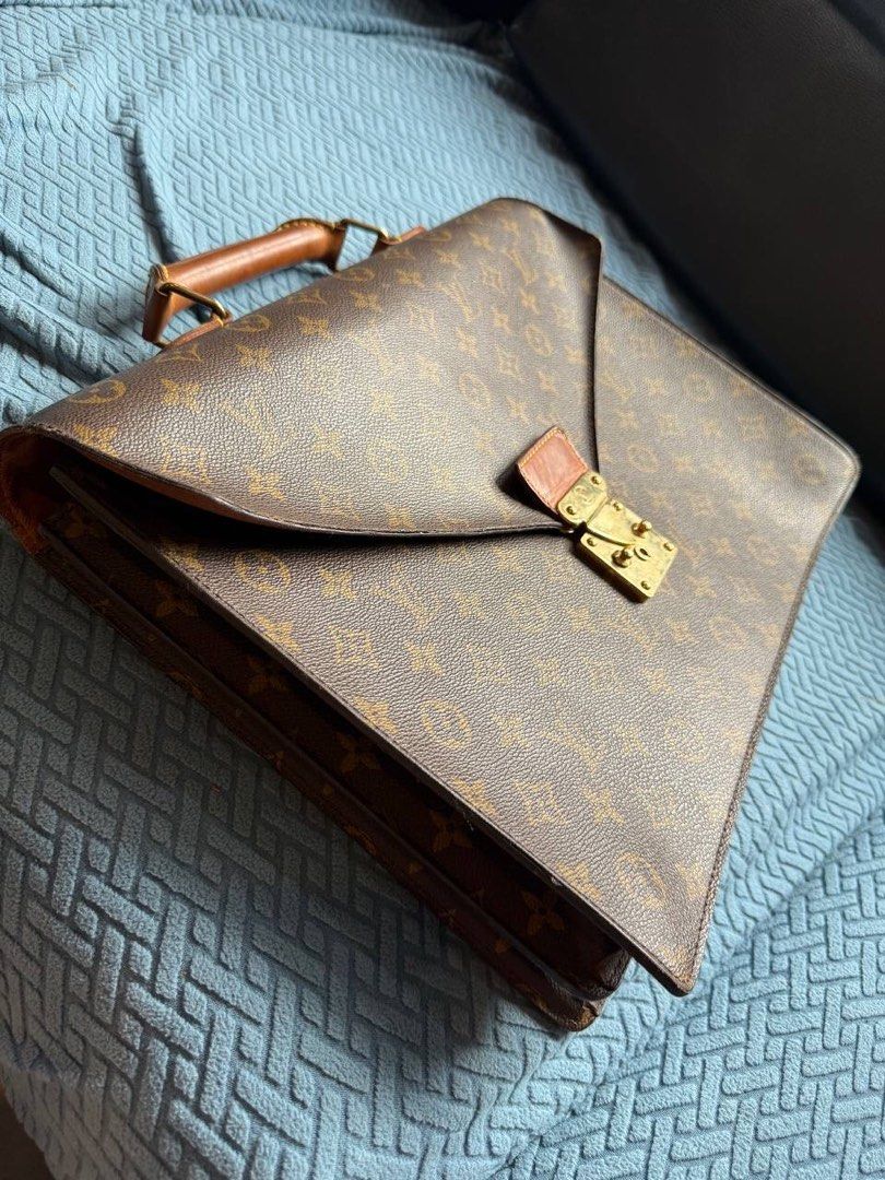 Louis Vuitton Serviette Conseiller Monogram (Category: Luxury Bags & Wallets) located in Baguio. Submitted by BagstacularbyJCT (Listing ID 1393936348, Image 2). Description: The LV Serviette Conseiller in monogram canvas is a briefcase bag ideal for carrying documents or gadgets for work, study, or business. The bag opens through a crossover flap secured with a v-shaped press lock. The interior features two compartments and a pocket for easy orga