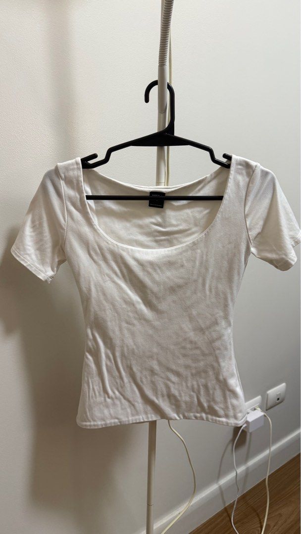 Mera Martina Scoop Neck Top Slim-fitting (Category: Shirts) located in Quezon City. Submitted by kuduu (Listing ID 1393986240, Image 2). Description: Used once Rfs: too small, prefer M size Have the Mera tshirt in black too! Combine w other items for free courier shipping.