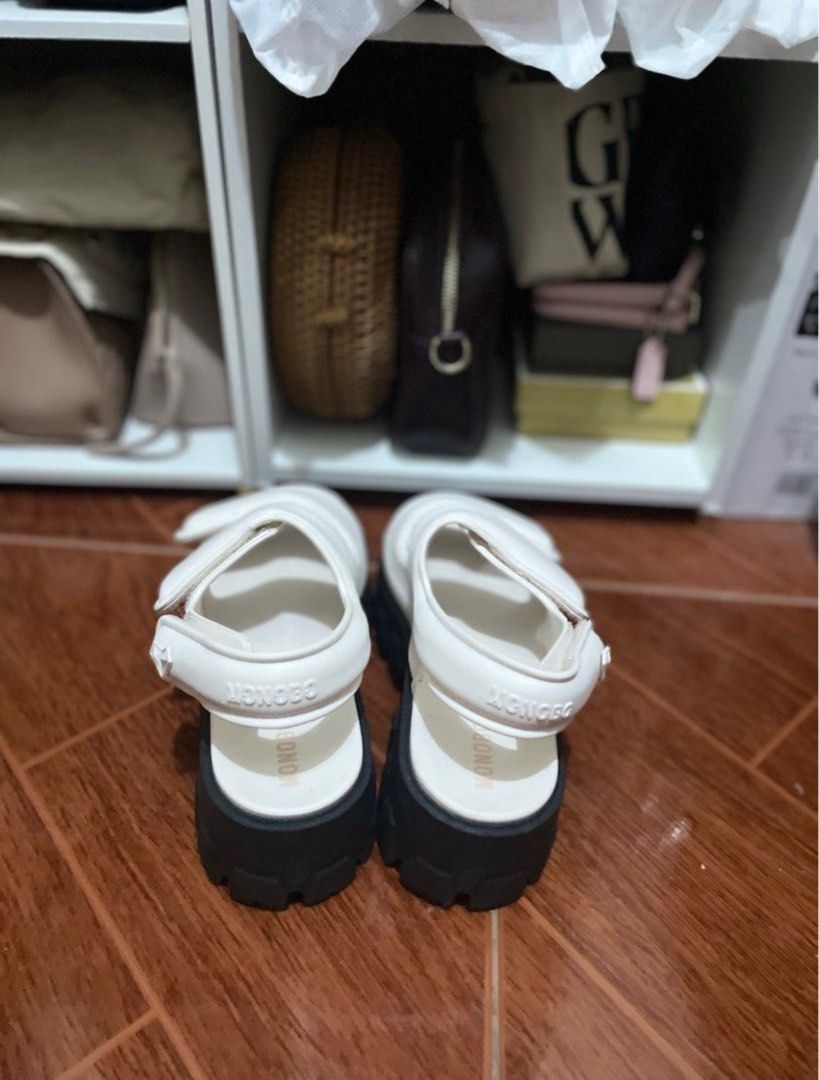 Monobo Milan 3 (Category: Sandals) located in San Pablo. Submitted by declutterwithmelqc (Listing ID 1393895815, Image 3). Description: ✨original ✨from thailand ✨brand new Best fit to 23cm Size 6.