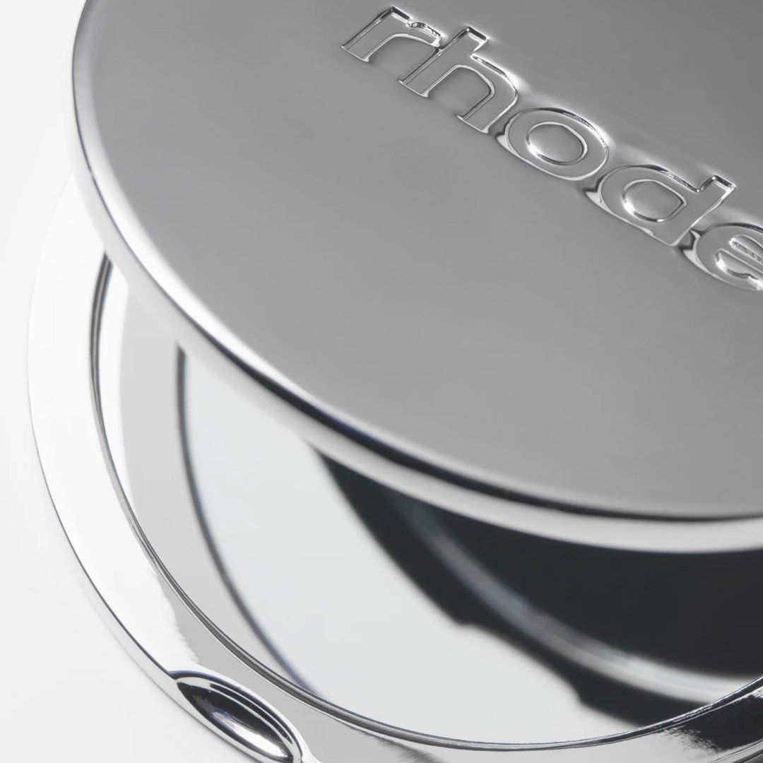 NEW Rhode Mirror [AVAILABLE, ON HAND] (Category: Makeup) located in Manila. Submitted by kitschythings (Listing ID 1393919702, Image 3). Description: Brand new and available, on hand. Ships ASAP. 💕 An ESSENTIAL for your makeup bag. • Made of: Sleek, polished metal • Perfect for: Lip + blush touch-ups • Size: 2.75” wide / 0.25” deep • Comes in a Pouch Details: The signature rhode mirror to take on the go. Slip our sleek metal compact into your pu