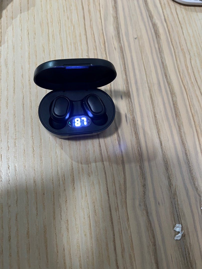 NPHV Earbuds with Charging Case63813325133186111