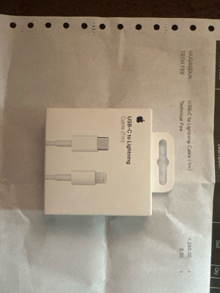 ORIGINAL APPLE USB C TO LIGHTNING CORD (Category: Chargers & Cables) located in Las Pinas. Submitted by waltergaiya (Listing ID 1393846437, Image 1). Description: Fixed Price! Sealed and Authentic with Receipt pa po RFS: akala ko nawala ko yung cord ko. .