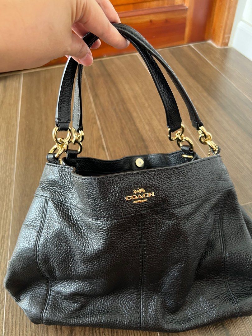 Original Coach Tote bag (Category: Luxury Bags & Wallets) located in Marikina City. Submitted by bycathylee (Listing ID 1393831700, Image 1). Description: Good condition Original Coach Tote bag (also have strap for sling ) Shipping fee to be shouldered by buyer (Lalamove, Grab).
