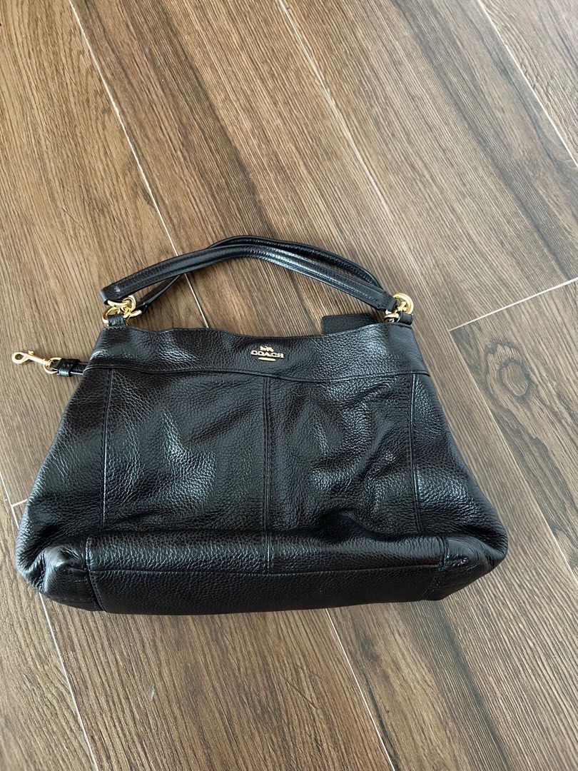 Original Coach Tote bag (Category: Luxury Bags & Wallets) located in Marikina City. Submitted by bycathylee (Listing ID 1393831700, Image 3). Description: Good condition Original Coach Tote bag (also have strap for sling ) Shipping fee to be shouldered by buyer (Lalamove, Grab).