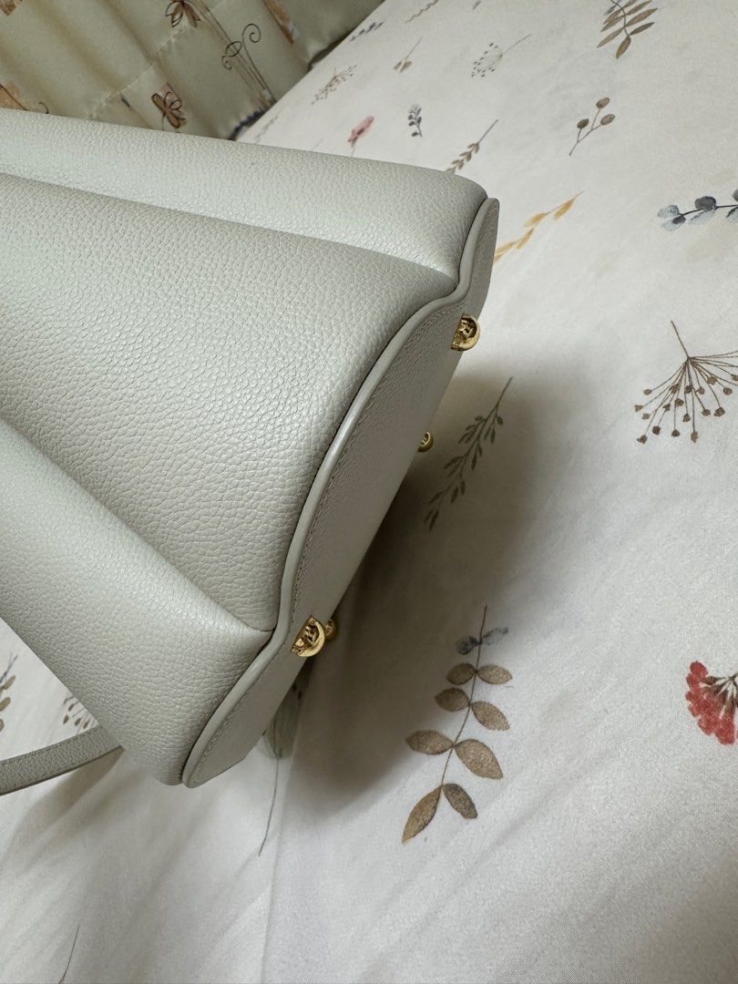 Chalk Polene Numero Huit Polene Numéro Huit CHALK 大號花瓣/可麗露包