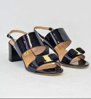 (Category: ) located in . Submitted by Sage_Wardrobe (Listing ID 1393831766, Image 1). Description: .
