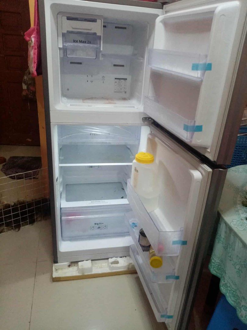 Samsung No Frost Ref (Category: Refrigerators and Freezers) located in Manila. Submitted by camilleann24 (Listing ID 1393848315, Image 2). Description: Samsung Ref for sale No frost No issue 8 months pa lang nagagamit 23,400 nabili Selling for only 20,000.
