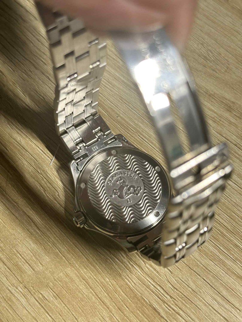 Seamaster 120m ‘Wave’ 1993 (Category: Luxury Watches) located in Batangas. Submitted by jiyayayaya (Listing ID 1393925802, Image 3). Description: Seamaster 120m ‘Wave’ 1993 ⌚️Ref No: 196.1501/ 396.1501 ⌚️Quartz movement ⌚️Case diameter: 36mm ⌚️Minimal marks on dial due to age ⌚️18k solid gold logo on clasp already valued at 18k.