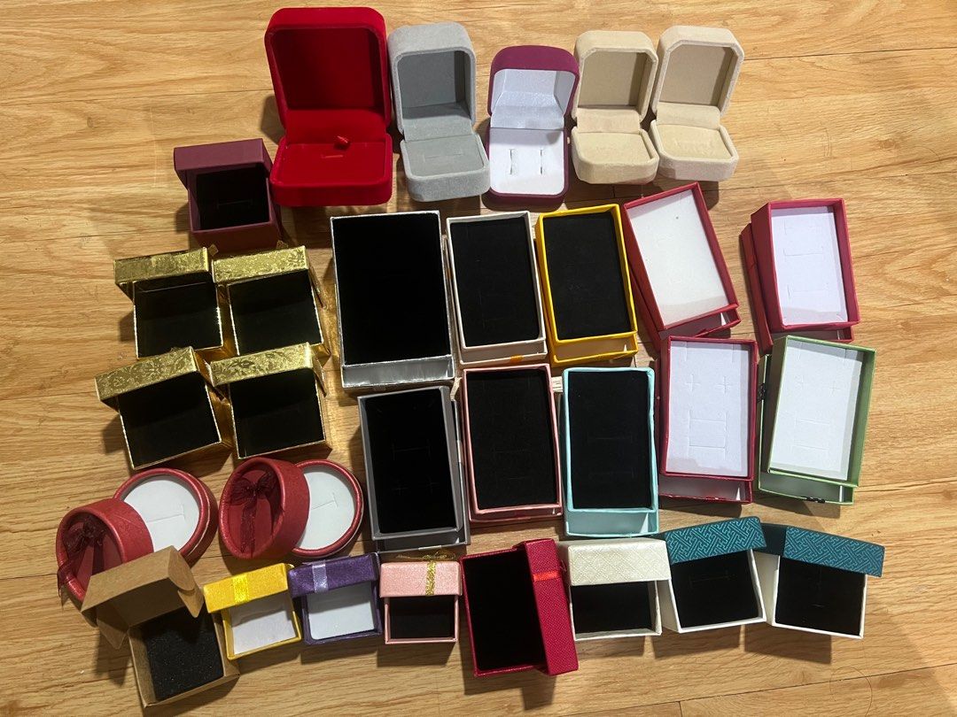 take all jewelry boxes 30 pcs (Category: Storage Boxes & Baskets) located in Malabon City. Submitted by minidressmonster (Listing ID 1393970473, Image 2). Description: take all jewelry boxes 30 pcs for 200 pesos good as new no flaws.