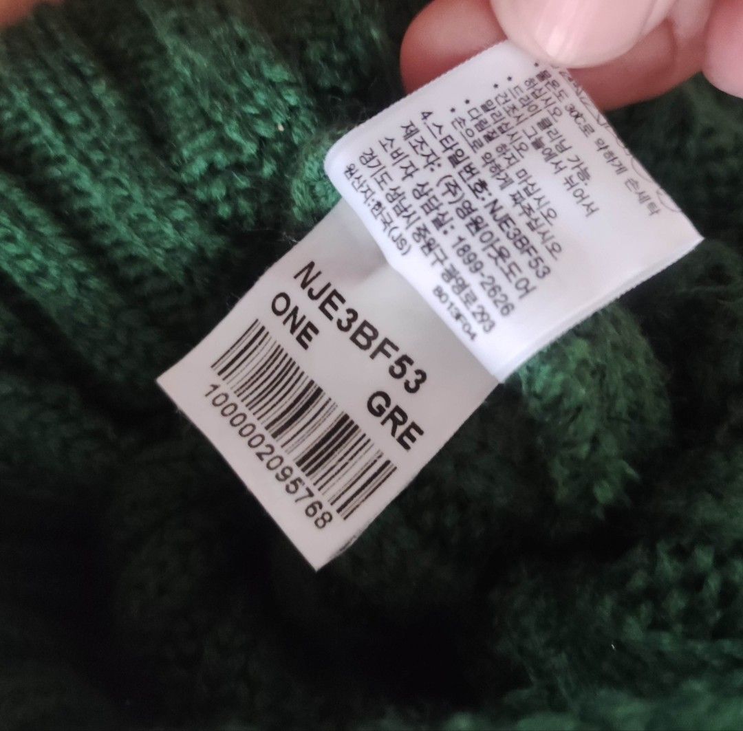 The North Face Beanie with Pom (Category: Hats & Beanies) located in Taguig. Submitted by lawrence_stuff (Listing ID 1393904954, Image 3). Description: - The North Face beanie - Green with blue pom - Embroidered logo - Material: 70% wool, 30% acrylic - Model: NJE3BF53 - One size fits all.