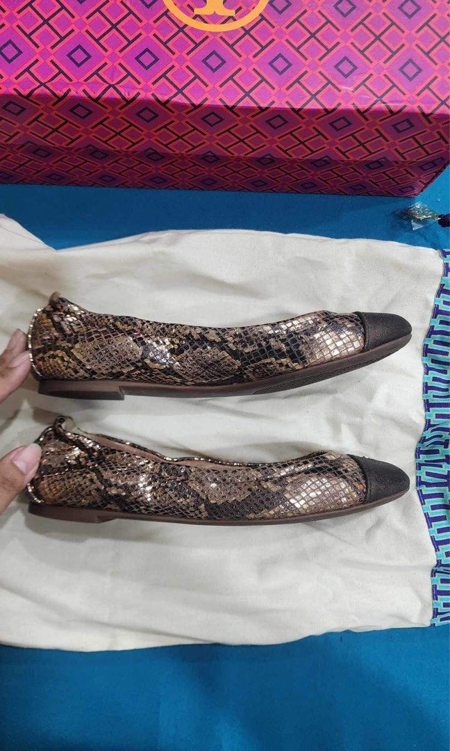 Tory Burch York Snake Print Ballet Flat Shoe (Category: Flats & Sandals) located in Manila. Submitted by ethrifts (Listing ID 1394002854, Image 3). Description: Tory Burch York Snake Print Ballet Flat Shoe Used once then kept in dust bag and shoebox Size 5 No issues.