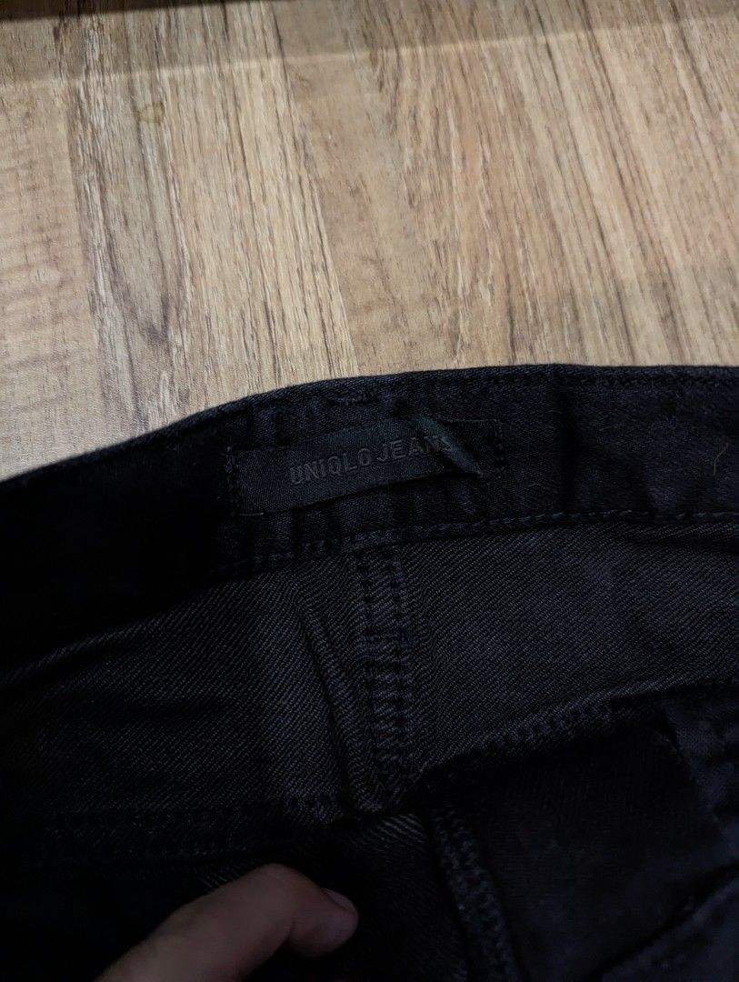 Uniqlo Black Denim Jeans (Category: Jeans) located in Taguig. Submitted by lilysdad (Listing ID 1393816483, Image 2). Description: Size 29 (73cm) as in tag length 36.