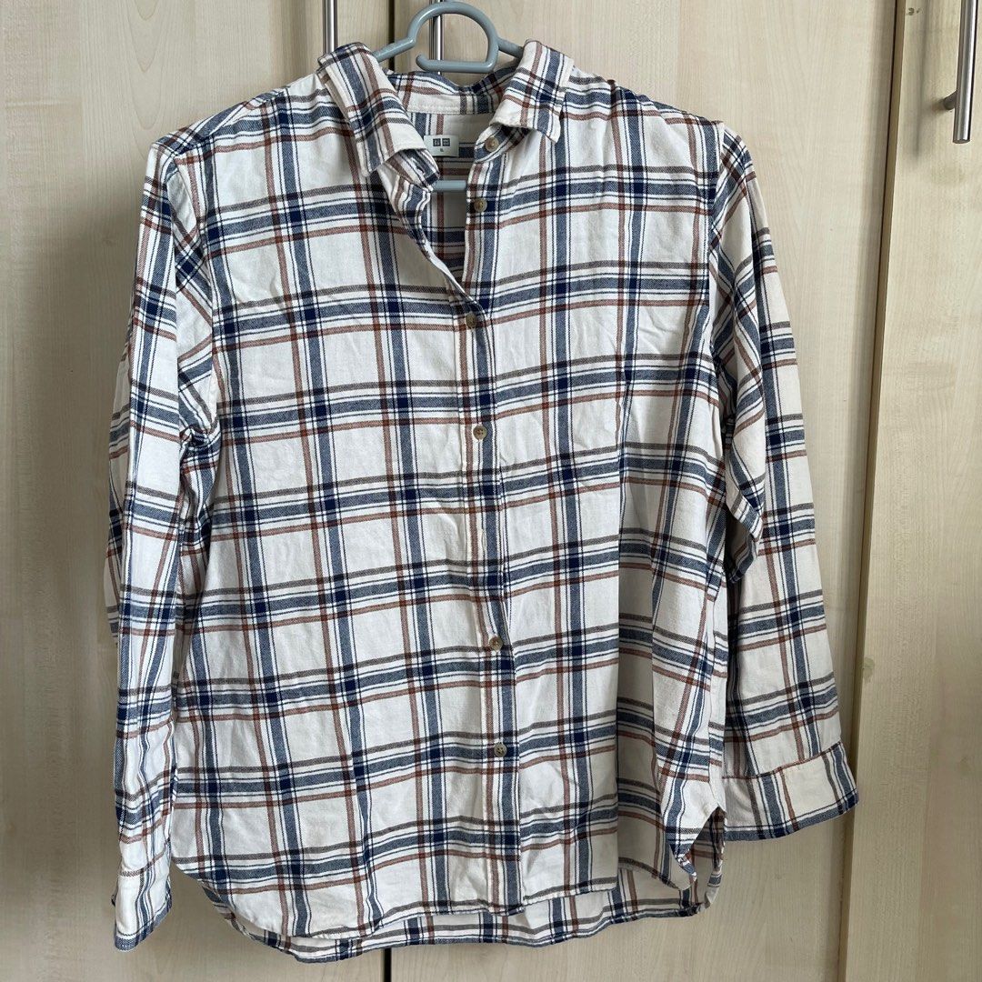 Uniqlo Long sleeve Polo (Category: Tshirts & Polo Shirts ) located in Quezon City. Submitted by pepsidom (Listing ID 1393841470, Image 1). Description: Uniqlo Long sleeve polo Plaid design Cream base with blue/orange Size xl used twice only length 26 inches top to bottom width 22 inches across.