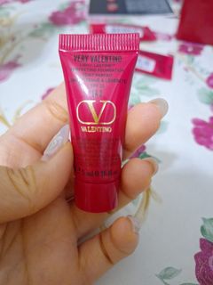 Valentino - VERY VALENTINO
High-End Lightweight Foundation / Light-Lasting Perfecting Foundation (LA2)64241109558786110