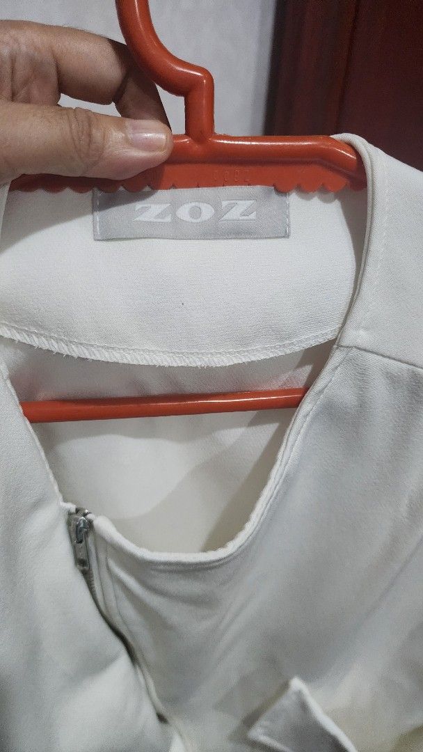 White Biker Zippered Sleveeless Top (Category: Blouses) located in Bulacan. Submitted by ecarmona (Listing ID 1393914127, Image 3). Description: - Zoz white biker sleeveless top - Size M - Thick material - Stylish design.