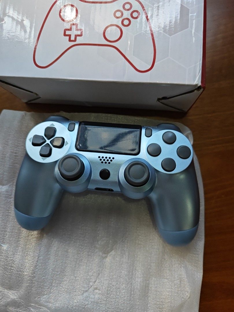 Spoiled Wireless Controller (Category: Controllers) located in Singapore. Submitted by seewhat5 (Listing ID 1393922631, Image 2). Description: Spoils controller Meet up at 615pm ~ 7pm Pioneer MRT or under my BLK.
