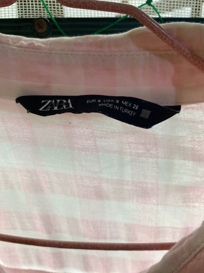 Zara oversized buttoned down blouse (Category: Longsleeves) located in Panganiban. Submitted by girlinqueue (Listing ID 1393819405, Image 3). Description: What you see is what you get. Color rate: 8.5/10 Small on tag but can fit up to large. LP posted. .