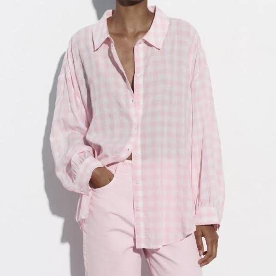 Zara oversized buttoned down blouse (Category: Longsleeves) located in Panganiban. Submitted by girlinqueue (Listing ID 1393819405, Image 1). Description: What you see is what you get. Color rate: 8.5/10 Small on tag but can fit up to large. LP posted. .
