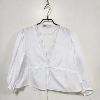 (Category: ) located in . Submitted by ilms.closet (Listing ID 1393956801, Image 1). Description: .