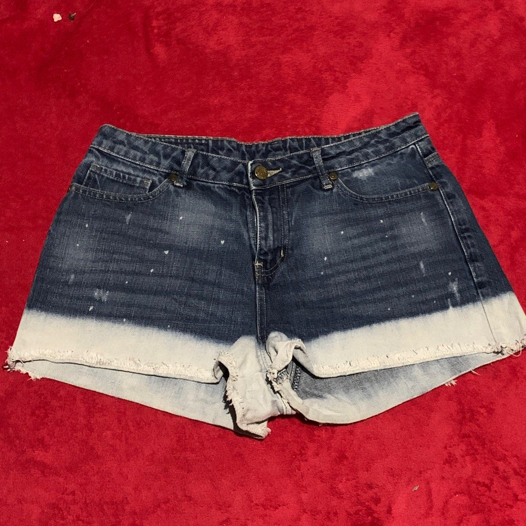 2 Color Maong Shorts (Category: Shorts) located in Quezon City. Submitted by heyletsdeclutter (Listing ID 1394189821, Image 1). Description: 🛍️ 2 Color Maong Shorts 🛍️ Good used condition 🛍️ Size: Best fit medium to large 🛍️ Bench.
