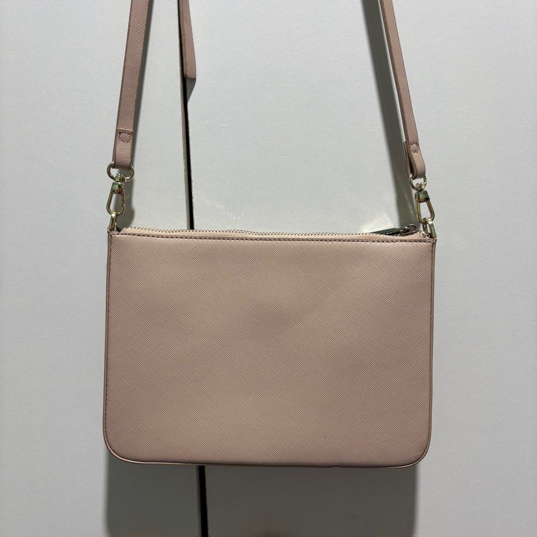 [ AUTHENTIC 💯 ] Parfois Crossbody Bag (Category: Cross-body Bags) located in Manila. Submitted by codeofethixx (Listing ID 1394087617, Image 2). Description: 🎈 Only used twice, then nastock na for 2 years 🎈 Store-bought from Greenbelt ‼️ Pag meetup I require a 50% downpayment po then you pay the balance once maabot ko yung item. This is to ensure na I am not dealing with a bogus. Strictly no cancellation po and kung saan lang yung location. Le
