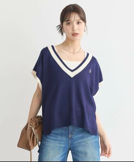 全新日本 EARTH MUSIC 藍併米V領刺繡英文字針織衫  (官網同步) ON SALES$158 全場現貨64240105180034110