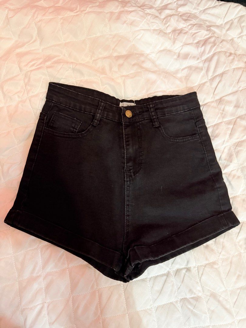AA Style Clean Cut Black Short (Category: Shorts) located in Cavite. Submitted by oldthreadsz (Listing ID 1394055022, Image 1). Description: Size 26 Length 13 inch.