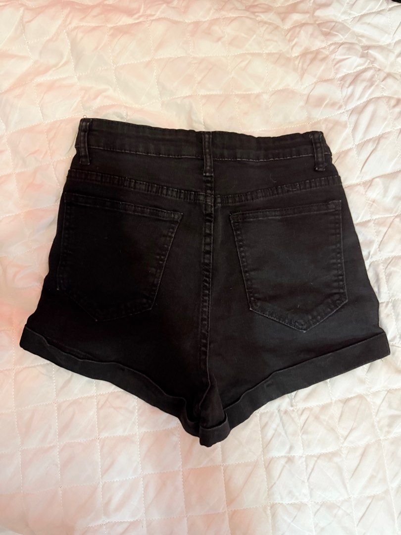 AA Style Clean Cut Black Short (Category: Shorts) located in Cavite. Submitted by oldthreadsz (Listing ID 1394055022, Image 2). Description: Size 26 Length 13 inch.