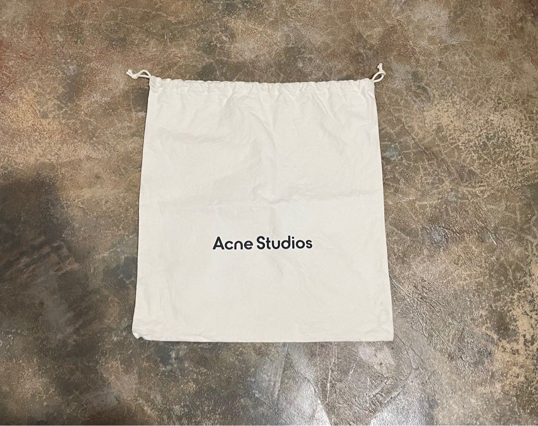 Acne Studio dust bag (Category: Luxury Bags & Wallets) located in Santa Cruz. Submitted by mj_designervintagecurator (Listing ID 1394164627, Image 1). Description: 📌In good condition 📌width 17- length 18 inches.
