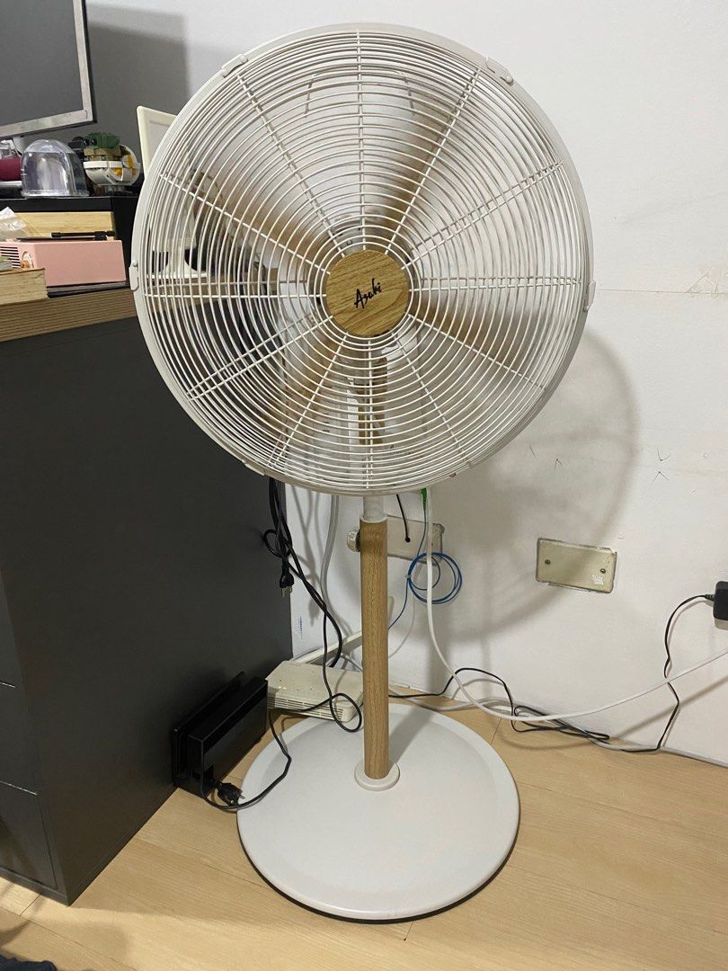 Asahi 16" Stand Fan (Category: Other Home Appliances) located in Quezon City. Submitted by munchkinsmum (Listing ID 1394054883, Image 1). Description: FOR SALE: Asahi 16" Stand Fan 🏷️ ₱2600 (negotiable) RFS: mag-ceiling/wall fan na kami ISSUE: need ipacheck yung capacitor, mejo humina yung hangin 📍Sauyo, QC 💰 GCash/BDO.