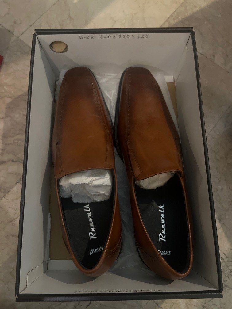 Asics RunWalk Size 10 (Category: Dress Shoes) located in Paranaque City. Submitted by melsdeclutters (Listing ID 1394069649, Image 1). Description: 28 JP SIZE.