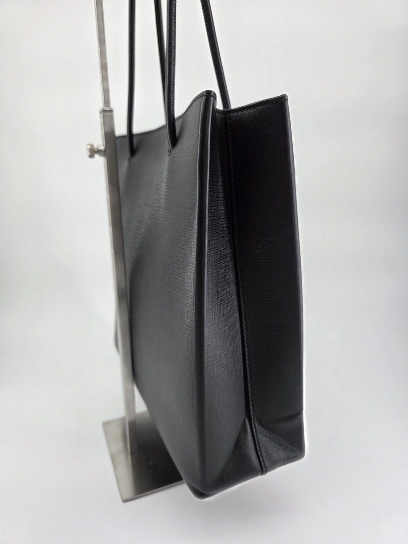 AUTHENTIC Balenciaga Leather Shopping Tote (Category: Luxury Bags & Wallets) located in Caloocan City. Submitted by vinnnccc (Listing ID 1394113029, Image 2). Description: With long strap.