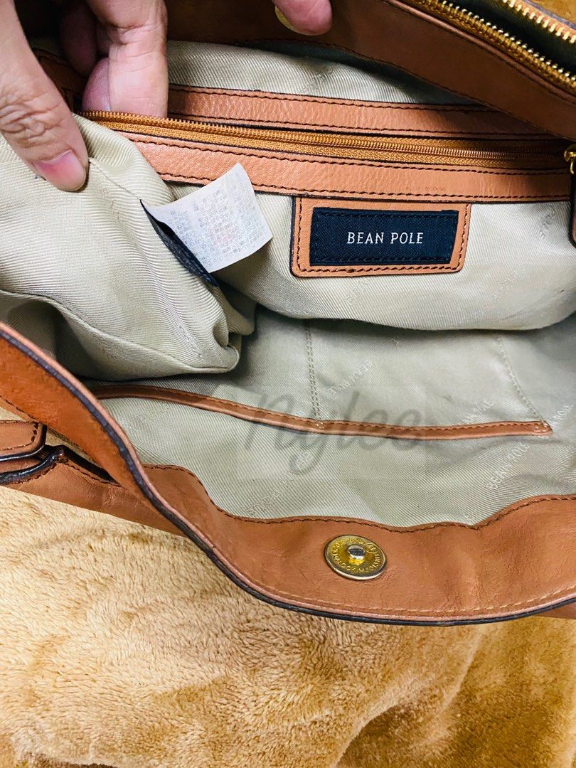 Bean Pole Hobo Bag (Category: Luxury Bags & Wallets) located in Buhi. Submitted by nyleeshop0.0 (Listing ID 1394014018, Image 2). Description: Bean Pole Pure Leather with flaw.