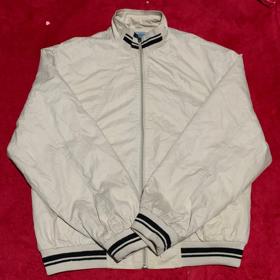 Beige Puffy Jacket (Category: Coats, Jackets and Outerwear) located in Quezon City. Submitted by heyletsdeclutter (Listing ID 1394190691, Image 1). Description: 🛍️ needs wash.