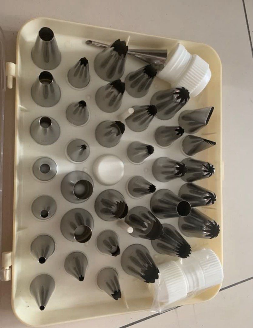 Cake icing tip baking tools (Category: Bakeware) located in Quezon City. Submitted by prelovedsaleitems (Listing ID 1394023149, Image 1). Description: .