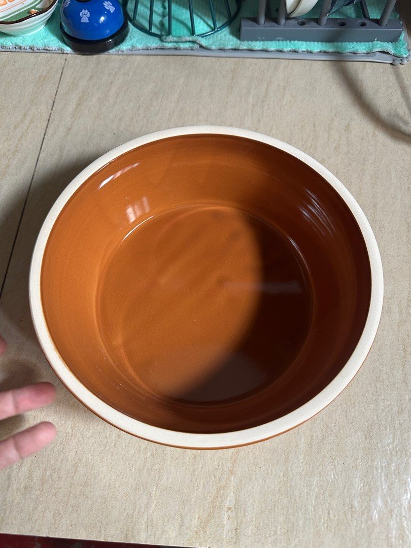 Ceramic bowl 9 inch (Category: Other Kitchenware & Tableware) located in Makati City. Submitted by tonchiee (Listing ID 1394093084, Image 2). Description: 3 pcs ceramic 9inch bowl RFS: Seller sent wrong size, supposedly going to use as a cat bowl for my fur babies but it was too big Loc: Makati & BGC Buyer will shoulder SF..