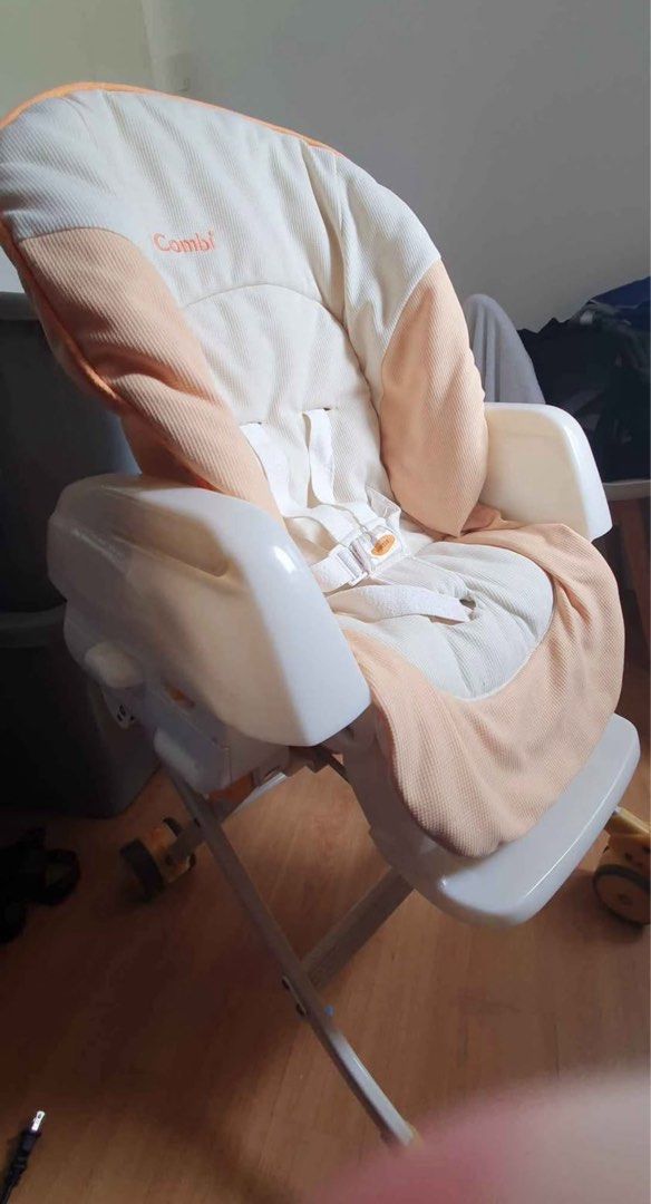 Combi Manual Swing & Highchair (Category: Baby High Chairs) located in Antipolo. Submitted by camillevncls (Listing ID 1394109239, Image 2). Description: Combi highchair Issue: one missing screw (see last photo) Can buy this on hardware for replacement Location: Antipolo Rizal.