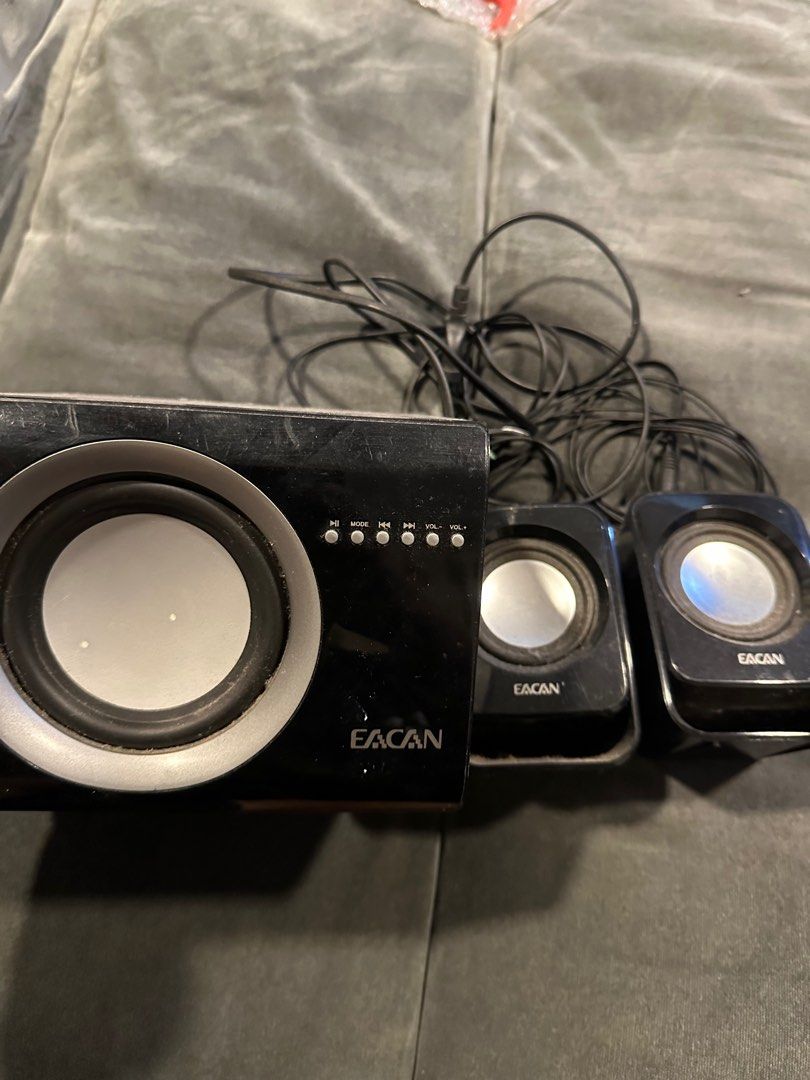 Computer speaker (Category: Soundbars, Speakers & Amplifiers) located in Rawang. Submitted by faizfarhan130 (Listing ID 1394141759, Image 1). Description: EACAN Multimedia Speaker System model :BC-8CR/FM.