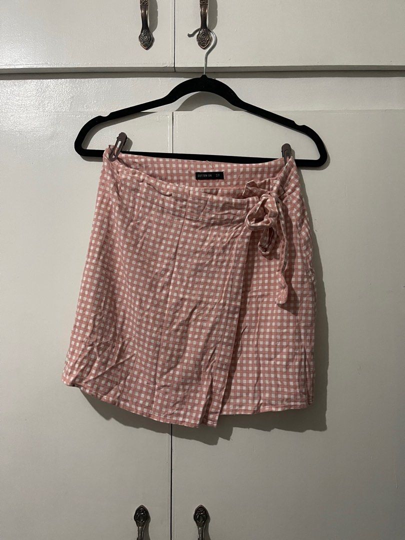 Cotton on wrap pink gingham skirt (Category: Skirts) located in Angeles City. Submitted by brainselle (Listing ID 1394196805, Image 1). Description: S: 27-28 L: 15" Mod Jnt.