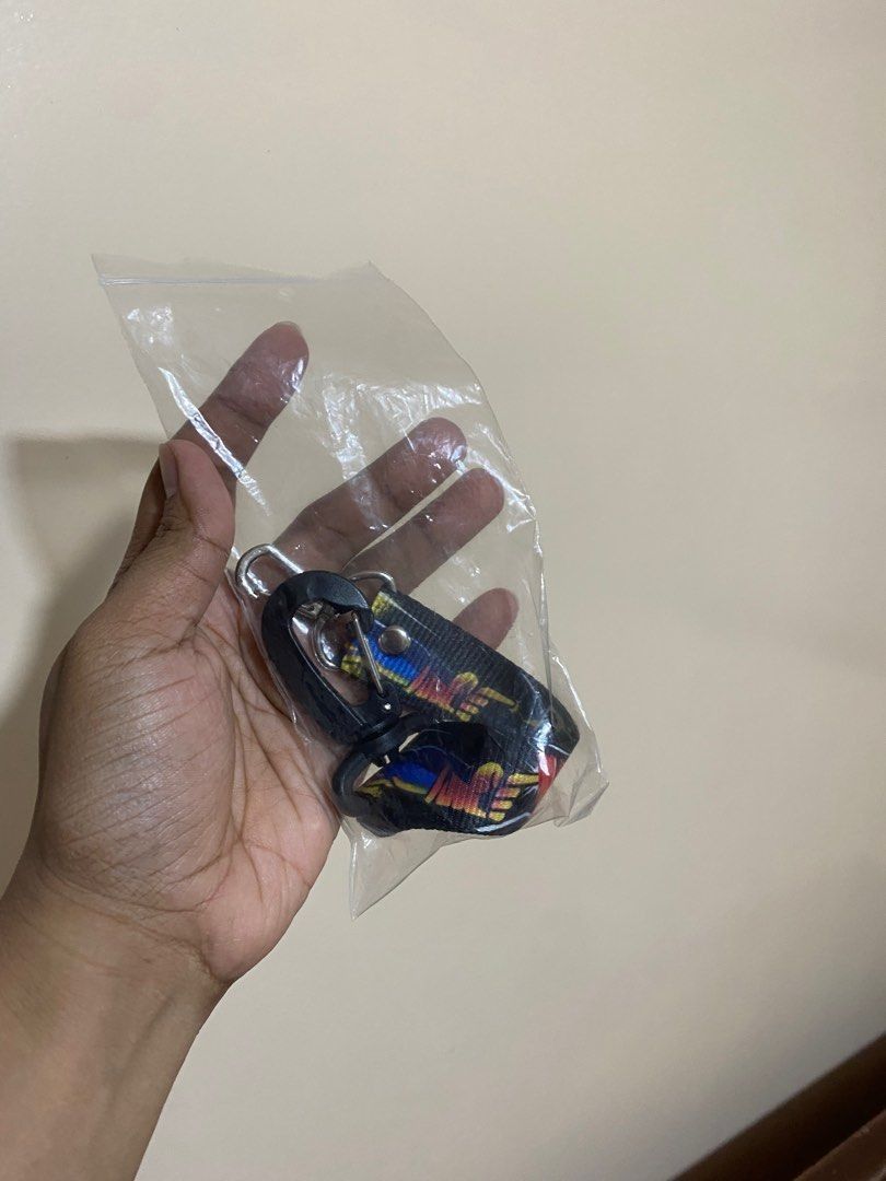 DBTK NICK AUTOMATIC KEYHOLDER (Category: Accessory Holder, Box & Organizers) located in Legazpi City. Submitted by thelookbookph (Listing ID 1394102889, Image 2). Description: BRAND NEW .
