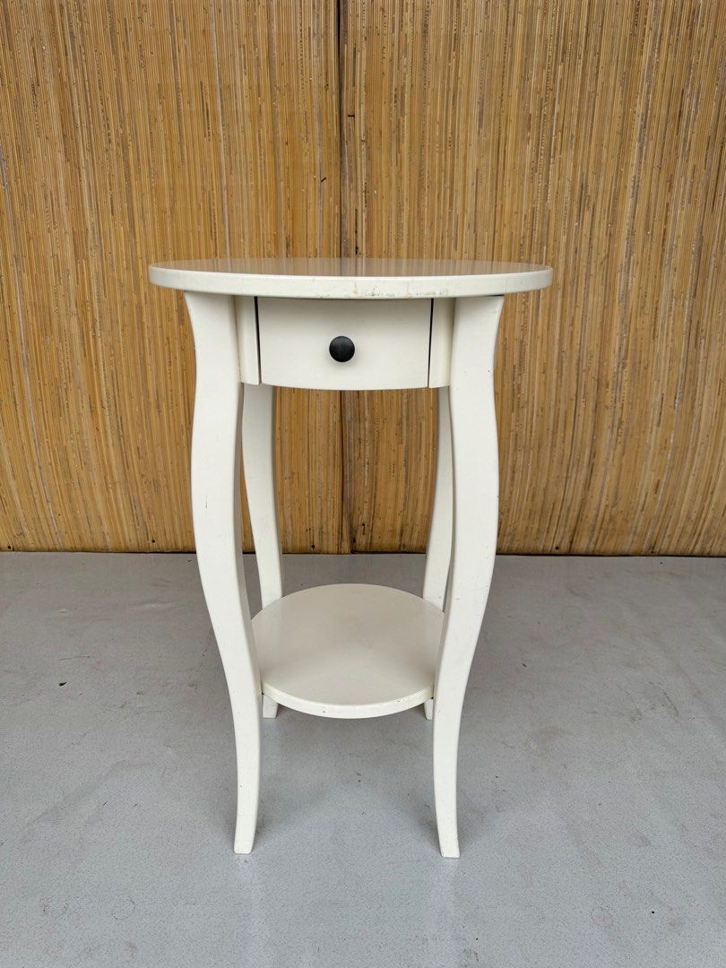 Elegant side console (Category: Tables & Sets) located in Quezon City. Submitted by matetdevis13 (Listing ID 1394062795, Image 1). Description: Elegant Side Console Price: 3,700 18 x 29.5 In good condition Code MDJ12-R80.