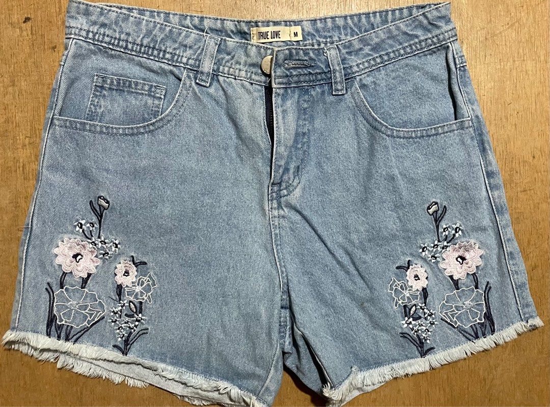 Embroidered Denim Shorts (Category: Shorts) located in San Fernando. Submitted by aa36644 (Listing ID 1394029957, Image 1). Description: True Love Flower Embroidered Denim Shorts Size: Medium (may fit 27-28).