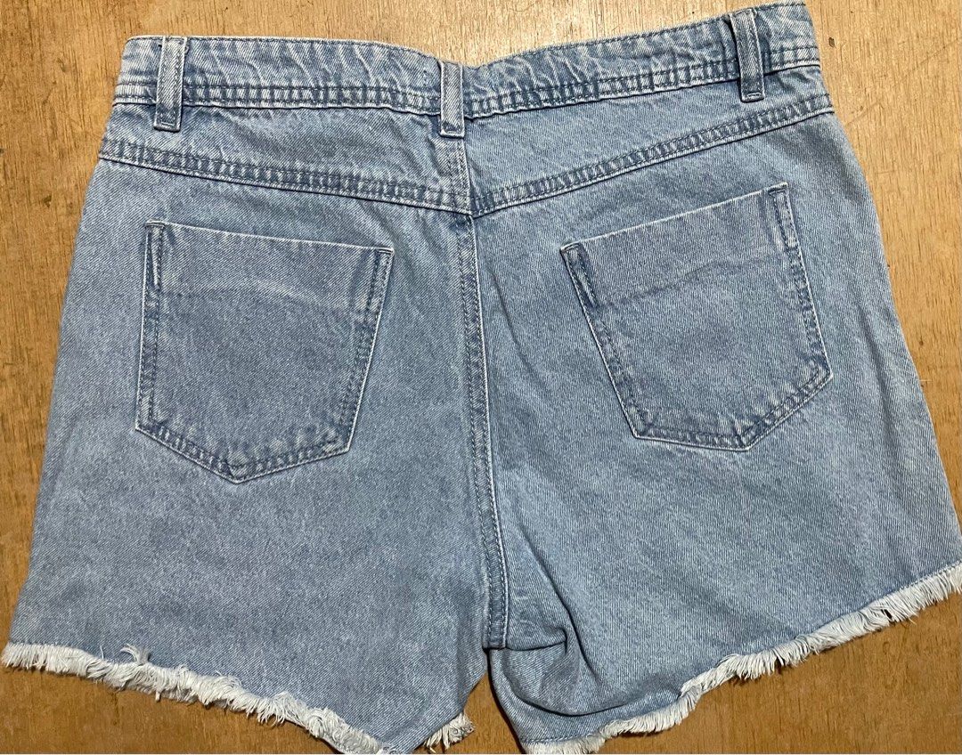 Embroidered Denim Shorts (Category: Shorts) located in San Fernando. Submitted by aa36644 (Listing ID 1394029957, Image 3). Description: True Love Flower Embroidered Denim Shorts Size: Medium (may fit 27-28).