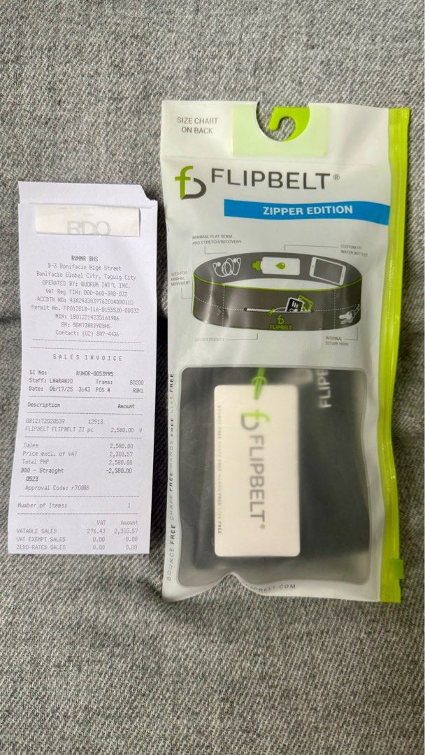 Flipbelt (Category: Other Sports Equipment and Supplies) located in Makati City. Submitted by eljeee (Listing ID 1394078541, Image 3). Description: Selling my Flipbelt zipper carbon size small. Used once on a long run, then machine washed right after, can be used immediately. Rfs: not my size (runs on my hips) prefers smaller size..