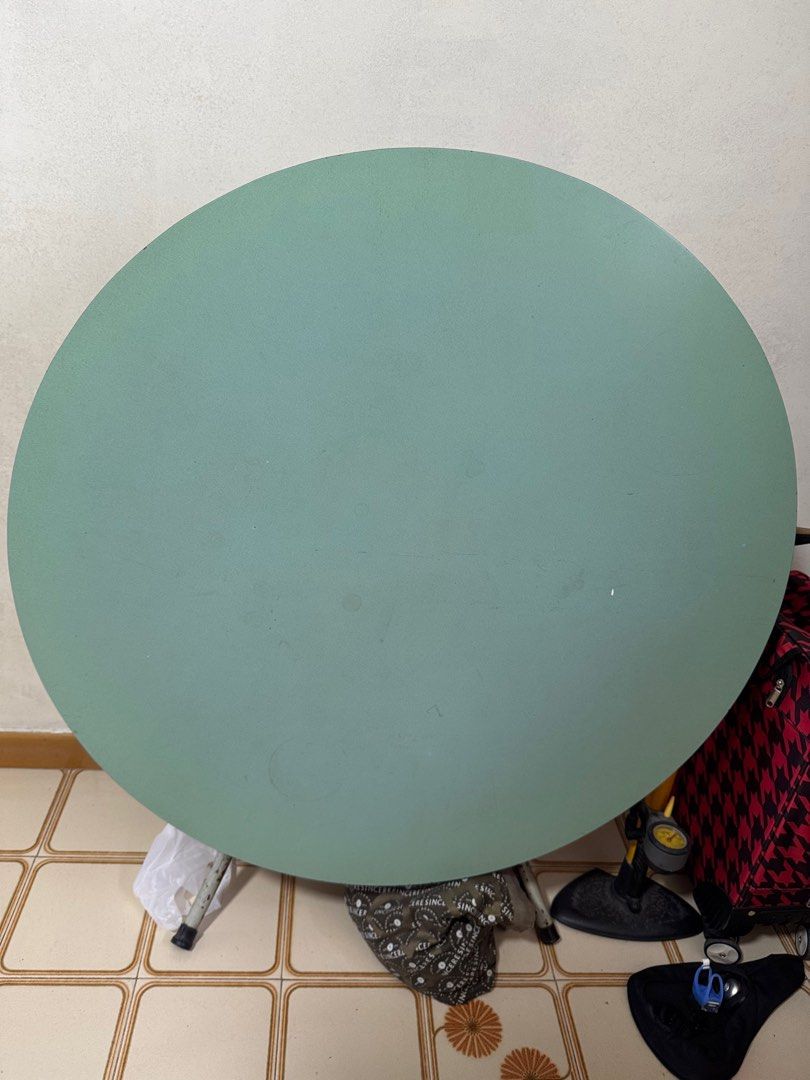 Foldable dining Table (Category: Tables & Sets) located in Singapore. Submitted by rollinyl (Listing ID 1394133166, Image 1). Description: Foldable kitchen table Condition 7/10 Self collect 390042.