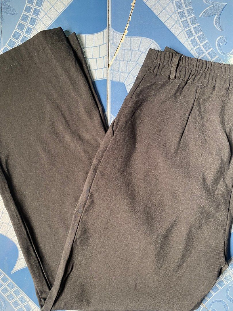 Gray Trousers (Category: Trousers) located in Quezon City. Submitted by denjayc (Listing ID 1394047198, Image 2). Description: Waistline: 30 Leg Opening: 20 Length: 40 Issues: Check Pics.