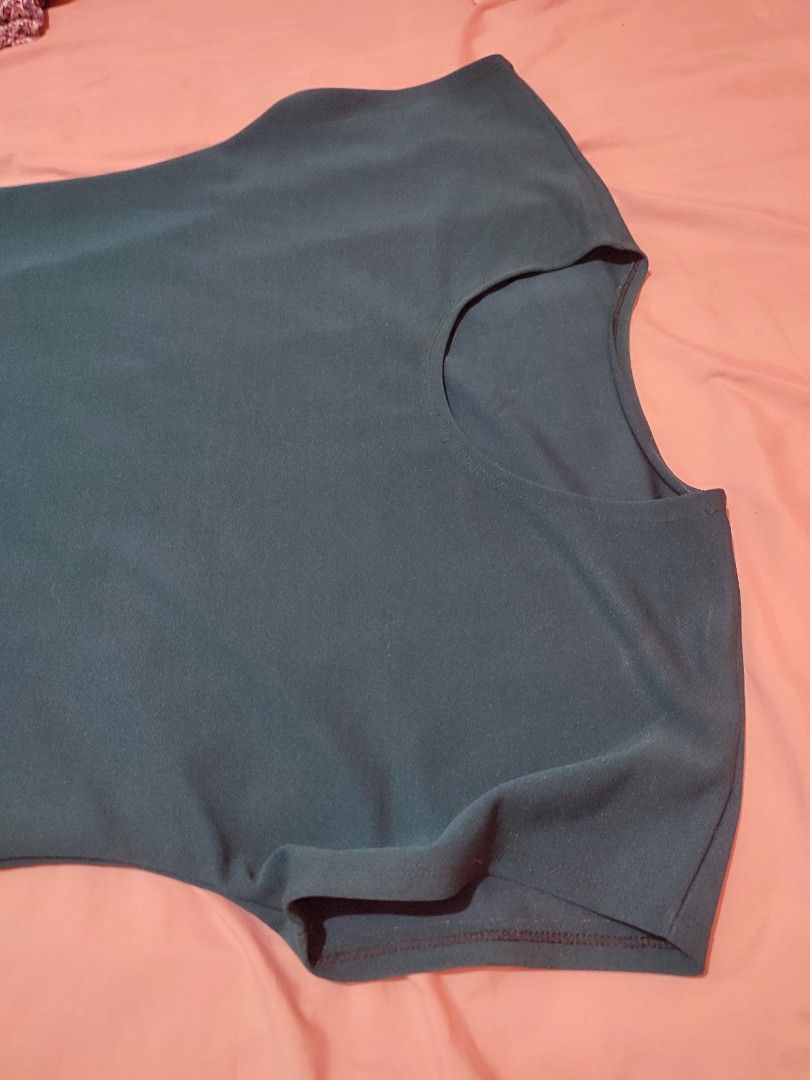 Green Corporate Dress (Category: Dresses) located in Taguig. Submitted by favoredpreloved (Listing ID 1394092958, Image 3). Description: Green simple corporate dress.