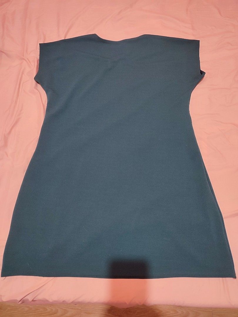 Green Corporate Dress (Category: Dresses) located in Taguig. Submitted by favoredpreloved (Listing ID 1394092958, Image 1). Description: Green simple corporate dress.