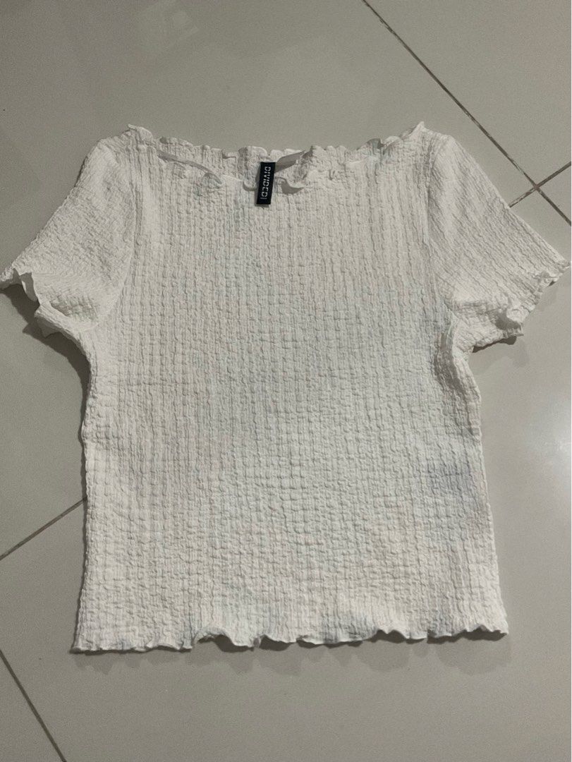 H&M BUNDLE (textured top and long sleeve) (Category: Shirts) located in Cebu City. Submitted by declutterzxccwithme (Listing ID 1394097505, Image 2). Description: Read to manage your expectations❗️❗️ - Long-sleeve top (pre-loved but still in good condition) - Textured top (used once only) - 350 if EACH - Price is negotiable - No fading of color Issue: None. Decluttering purposes only. 📩 Message me if you’re interested 💳 Payment accepted via BPI